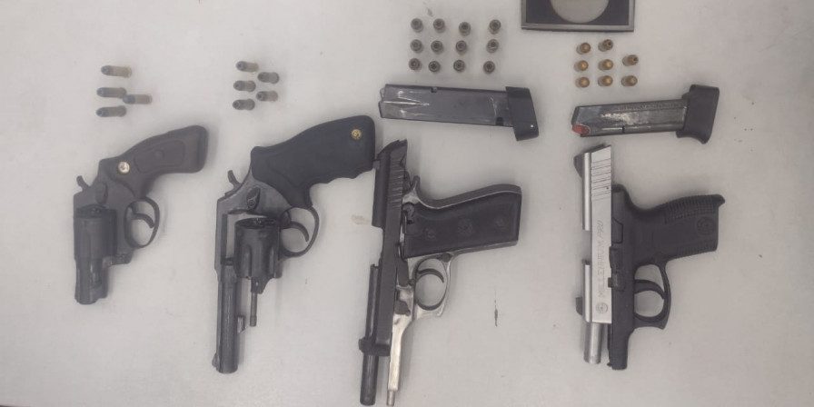 Armas apreendidas durante a ação da PMMA.