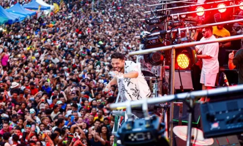 Wesley_Safadao_comanda_multidao_em_trio_no_Carnaval_do_Maranhao_2025_-_Foto_Brunno_Carvalho-1024x682
